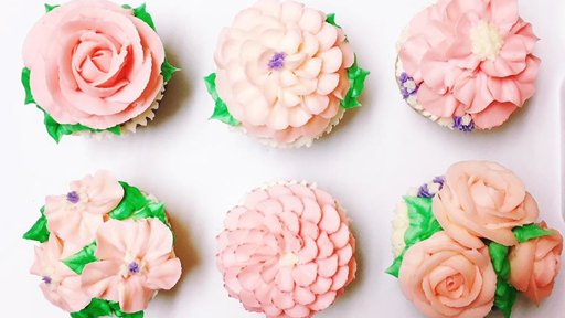 Cupcakes decorated as flowers.