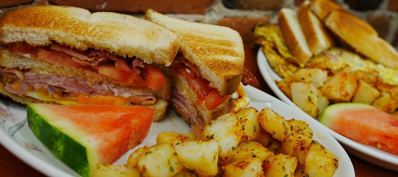 A sandwich with a side of homefries.